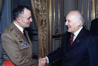 Incontro del Presidente della Repubblica Oscar Luigi Scalfaro con il Quadro Permanente e frequentatori dell'89° Corso del NATO Defense College