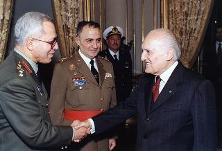 Incontro del Presidente della Repubblica Oscar Luigi Scalfaro con il Quadro Permanente e frequentatori dell'89° Corso del NATO Defense College