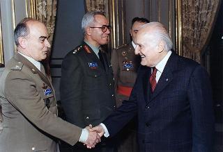 Incontro del Presidente della Repubblica Oscar Luigi Scalfaro con il Quadro Permanente e frequentatori dell'89° Corso del NATO Defense College