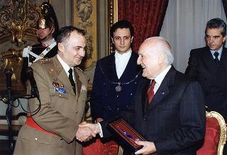 Incontro del Presidente della Repubblica Oscar Luigi Scalfaro con il Quadro Permanente e frequentatori dell'89° Corso del NATO Defense College
