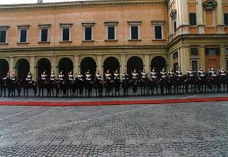 Schieramento della guardia d'onore in occasione della vista di Stato del Presidente della Finlandia
