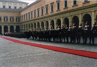 Schieramento della guardia d'onore in occasione della vista di Stato del Presidente della Finlandia