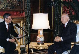 Il Presidente della Repubblica Oscar Luigi Scalfaro incontra Guido Columba, presidente dell'Unione Nazionale Cronisti Italiani, ed i vincitori e organizzatori del "Premio cronista" 1996