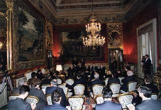 Il Presidente della Repubblica Oscar Luigi Scalfaro incontra Guido Columba, presidente dell'Unione Nazionale Cronisti Italiani, ed i vincitori e organizzatori del "Premio cronista" 1996