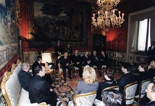 Il Presidente della Repubblica Oscar Luigi Scalfaro incontra Guido Columba, presidente dell'Unione Nazionale Cronisti Italiani, ed i vincitori e organizzatori del "Premio cronista" 1996