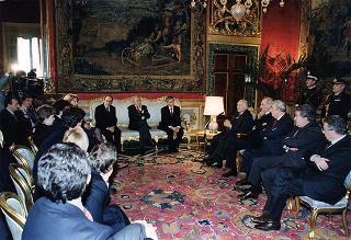 Il Presidente della Repubblica Oscar Luigi Scalfaro incontra Guido Columba, presidente dell'Unione Nazionale Cronisti Italiani, ed i vincitori e organizzatori del "Premio cronista" 1996