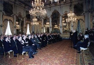 Il Presidente della Repubblica Oscar Luigi Scalfaro riceve in udienza l'avv. Filippo Lubrano, presidente del Consiglio dell'Ordine degli avvocati e procuratori di Roma, gli avvocati insigniti per la lunga attività professionale ed i magistrati di Cassazione con funzioni direttive recentemente collocati a riposo