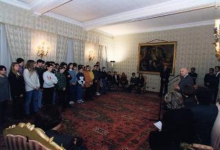 Il Presidente della Repubblica Oscar Luigi Scalfaro riceve in udienza una delegazione di studenti della Scuola media statale di Capannori (Lucca)