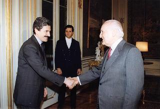 Il Presidente della Repubblica Oscar Luigi Scalfaro riceve la visita dell'on. Massimo D'Alema, presidente della Commissione parlamentare per le riforme costituzionali