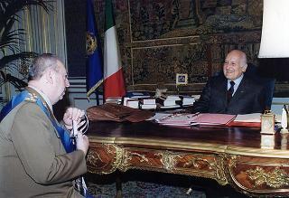 Visita di congedo del Generale di Corpo d'Armata Bonifazio Incisa di Camerana, capo di Stato maggiore dell'Esercito