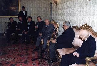 Il Presidente della Repubblica Oscar Luigi Scalfaro riceve in udienza l'avv. Vittorio Ciampi, direttore della rivista "Nuovo Mezzogiorno", con i promotori, le commissioni giudicatrici ed i vincitori della 18^ edizione dei Premi "Nuovo Mezzogiorno"