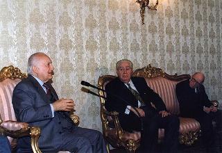 Il Presidente della Repubblica Oscar Luigi Scalfaro riceve in udienza l'avv. Vittorio Ciampi, direttore della rivista "Nuovo Mezzogiorno", con i promotori, le commissioni giudicatrici ed i vincitori della 18^ edizione dei Premi "Nuovo Mezzogiorno"