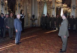 Il Presidente della Repubblica Oscar Luigi Scalfaro riceve la visita del Colonnello Giuliano Giglio, Comandante della Scuola Militare della Nunziatella, con una delegazione di allievi dell'Istituto