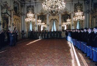 Il Presidente della Repubblica Oscar Luigi Scalfaro riceve la visita del Colonnello Giuliano Giglio, Comandante della Scuola Militare della Nunziatella, con una delegazione di allievi dell'Istituto