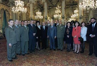 Il Presidente della Repubblica Oscar Luigi Scalfaro riceve la visita del Colonnello Giuliano Giglio, Comandante della Scuola Militare della Nunziatella, con una delegazione di allievi dell'Istituto