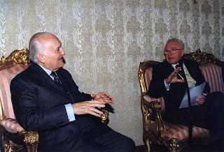 Il Presidente della Repubblica Oscar Luigi Scalfaro incontra Aldo Pagni, presidente della Federazione Nazionale degli Ordini dei Medici Chirurghi e degli Odontoiatri, con il Comitato centrale