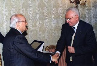 Il Presidente della Repubblica Oscar Luigi Scalfaro incontra Aldo Pagni, presidente della Federazione Nazionale degli Ordini dei Medici Chirurghi e degli Odontoiatri, con il Comitato centrale
