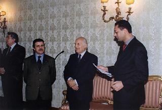 Il Presidente della Repubblica Oscar Luigi Scalfaro riceve in udienza un gruppo di studenti delle Scuole medie della Provincia regionale di Agrigento
