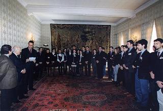 Il Presidente della Repubblica Oscar Luigi Scalfaro riceve in udienza un gruppo di studenti delle Scuole medie della Provincia regionale di Agrigento