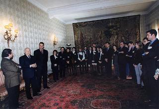 Il Presidente della Repubblica Oscar Luigi Scalfaro riceve in udienza un gruppo di studenti delle Scuole medie della Provincia regionale di Agrigento