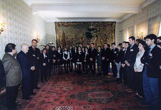 Il Presidente della Repubblica Oscar Luigi Scalfaro riceve in udienza un gruppo di studenti delle Scuole medie della Provincia regionale di Agrigento