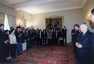 Il Presidente della Repubblica Oscar Luigi Scalfaro riceve in udienza un gruppo di studenti delle Scuole medie della Provincia regionale di Agrigento