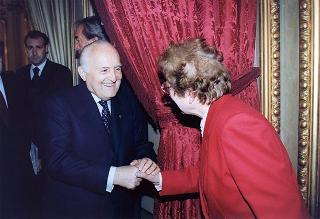 Incontro del Presidente della Repubblica Oscar Luigi Scalfaro con la prof.ssa Cesarina Checcacci, presidente dell'Unione Cattolica Italiana Insegnanti Medi, e una delegazione di partecipanti al 19° Congresso nazionale dell'UCIIM