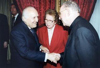 Incontro del Presidente della Repubblica Oscar Luigi Scalfaro con la prof.ssa Cesarina Checcacci, presidente dell'Unione Cattolica Italiana Insegnanti Medi, e una delegazione di partecipanti al 19° Congresso nazionale dell'UCIIM