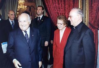 Incontro del Presidente della Repubblica Oscar Luigi Scalfaro con la prof.ssa Cesarina Checcacci, presidente dell'Unione Cattolica Italiana Insegnanti Medi, e una delegazione di partecipanti al 19° Congresso nazionale dell'UCIIM