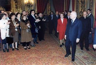 Incontro del Presidente della Repubblica Oscar Luigi Scalfaro con la prof.ssa Cesarina Checcacci, presidente dell'Unione Cattolica Italiana Insegnanti Medi, e una delegazione di partecipanti al 19° Congresso nazionale dell'UCIIM