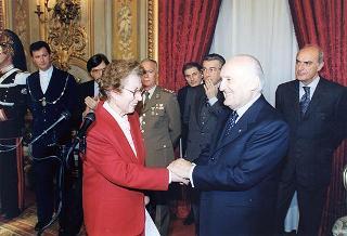 Incontro del Presidente della Repubblica Oscar Luigi Scalfaro con la prof.ssa Cesarina Checcacci, presidente dell'Unione Cattolica Italiana Insegnanti Medi, e una delegazione di partecipanti al 19° Congresso nazionale dell'UCIIM