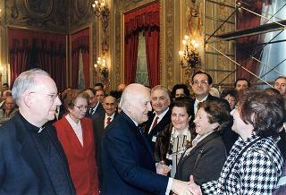 Incontro del Presidente della Repubblica Oscar Luigi Scalfaro con la prof.ssa Cesarina Checcacci, presidente dell'Unione Cattolica Italiana Insegnanti Medi, e una delegazione di partecipanti al 19° Congresso nazionale dell'UCIIM