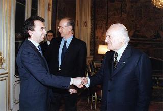 Il Presidente della Repubblica Oscar Luigi Scalfaro incontra Giovanni Moro, segretario nazionale del Movimento Federativo Democratico, con alcuni esponenti dell'iniziativa "Pit Salute", promossa dal Movimento