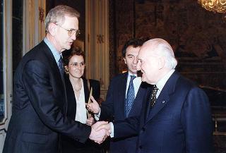 Il Presidente della Repubblica Oscar Luigi Scalfaro incontra Giovanni Moro, segretario nazionale del Movimento Federativo Democratico, con alcuni esponenti dell'iniziativa "Pit Salute", promossa dal Movimento