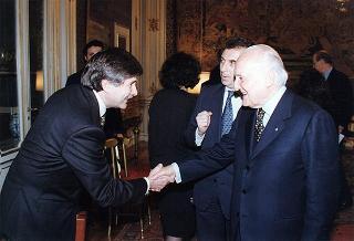 Il Presidente della Repubblica Oscar Luigi Scalfaro incontra Giovanni Moro, segretario nazionale del Movimento Federativo Democratico, con alcuni esponenti dell'iniziativa "Pit Salute", promossa dal Movimento
