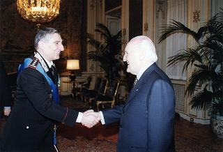 Il Presidente della Repubblica Oscar Luigi Scalfaro riceve la visita del Generale di Corpo d'Armata Sergio Siracusa, nuovo Comandante Generale dell'Arma dei Carabinieri
