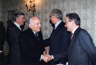 Incontro del Presidente della Repubblica Oscar Luigi Scalfaro con l'on. prof. Luigi Berlinguer, ministro della Pubblica istruzione e dell'Università e della ricerca scientifica e tecnologica, con il prof. Paolo Mantegazza rettore dell'Università Statale e il prof. Adriano De Maio del Politecnico di Milano, ed alcuni presidi dei due Atenei