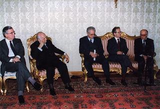 Incontro del Presidente della Repubblica Oscar Luigi Scalfaro con l'on. prof. Luigi Berlinguer, ministro della Pubblica istruzione e dell'Università e della ricerca scientifica e tecnologica, con il prof. Paolo Mantegazza rettore dell'Università Statale e il prof. Adriano De Maio del Politecnico di Milano, ed alcuni presidi dei due Atenei