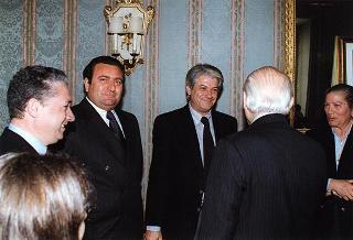 Il Presidente della Repubblica Oscar Luigi Scalfaro riceve in udienza un gruppo di studenti della Scuola Media Statale di San Luca (Reggio Calabria)