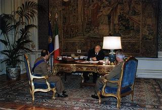 Il Presidente della Repubblica Oscar Luigi Scalfaro riceve la visita del Generale di Corpo d'Armata Francesco Cervoni, nuovo capo di Stato maggiore dell'Esercito