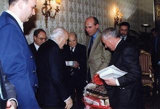 Il Presidente della Repubblica Oscar Luigi Scalfaro riceve una delegazione di parlamentari, sindaci ed amministratori locali del Fortore Beneventano