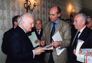 Il Presidente della Repubblica Oscar Luigi Scalfaro riceve una delegazione di parlamentari, sindaci ed amministratori locali del Fortore Beneventano
