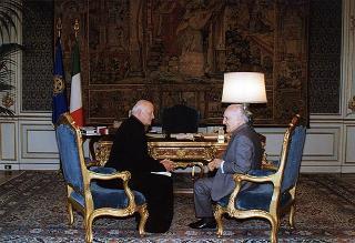 Incontro del Presidente della Repubblica Oscar Luigi Scalfaro con Don Camillo Nobile