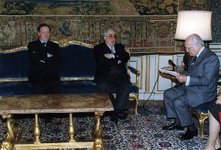 Il Presidente della Repubblica Oscar Luigi Scalfaro riceve in udienza Santi Flavio Colonna, presidente dell'Associazione per il diritto a comunicare con la pace, con alcuni componenti il Gruppo di lavoro del progetto "Zum Ewigen Frieden Kant: un'idea dall'Europa", per presentare l'iniziativa