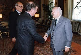 Il Presidente della Repubblica Oscar Luigi Scalfaro riceve la visita di Pietro Calabrese, direttore de "Il Messaggero"