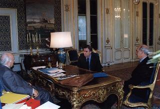 Il Presidente della Repubblica Oscar Luigi Scalfaro riceve la visita di Pietro Calabrese, direttore de "Il Messaggero"