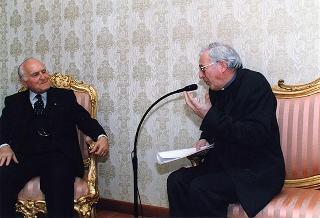 Il Presidente della Repubblica Oscar Luigi Scalfaro riceve Mons. Gianfranco Poma, rettore maggiore dei Seminari milanesi, con un gruppo di diaconi del Seminario Arcivescovile di Milano