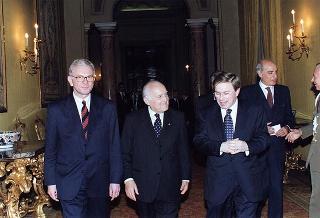 Incontro del Presidente della Repubblica Oscar Luigi Scalfaro con un gruppo parlamentare del Partito Popolare Europeo del Parlamento Europeo