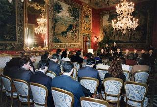 Il Presidente della Repubblica Oscar Luigi Scalfaro incontra l'on. prof.ssa Silvia Costa, presidente della Commissione nazionale per le pari opportunità tra uomo e donna, con le componenti la Commissione, in occasione della Festa della donna