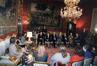 Il Presidente della Repubblica Oscar Luigi Scalfaro incontra l'on. prof.ssa Silvia Costa, presidente della Commissione nazionale per le pari opportunità tra uomo e donna, con le componenti la Commissione, in occasione della Festa della donna
